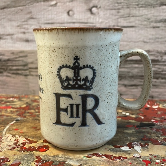 Dunoon Scotland Ceramic Pottery Queen Elizabeth Silver Jubilee Celebration Mug - Picture 2 of 11
